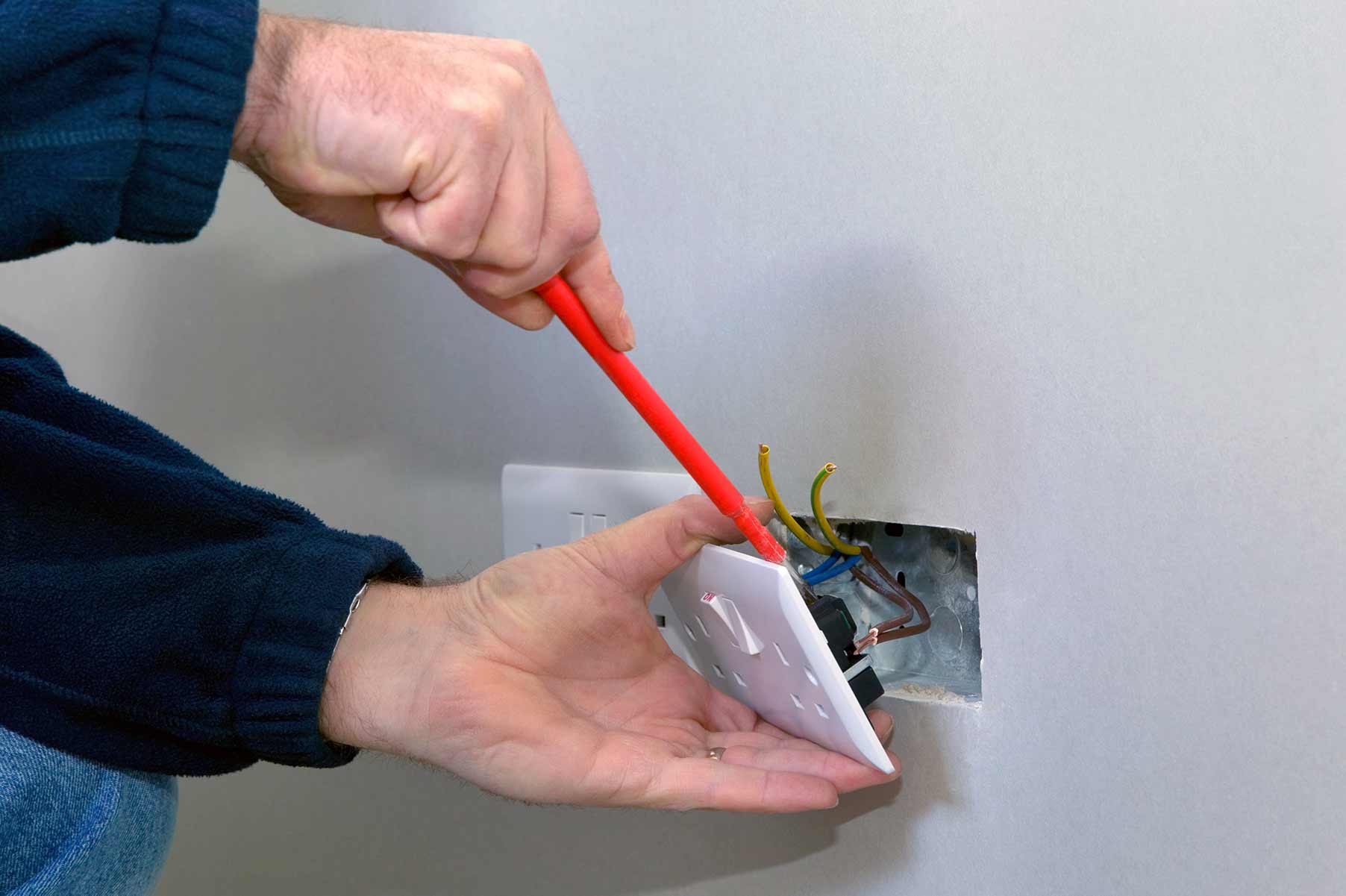 Our electricians can install plug sockets for domestic and commercial proeprties in Portsea Island and the local area. 